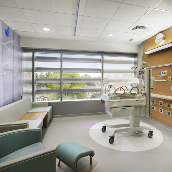 NICU room with equipment.