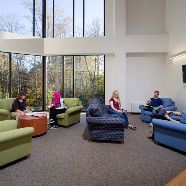 Sitting and study area with chairs