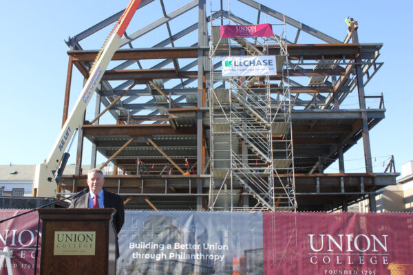 Lee Sommerman speaking at Union ECSI Topping Out